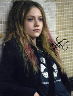 Dakota Fanning autograph