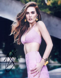 Zoey Deutch autograph