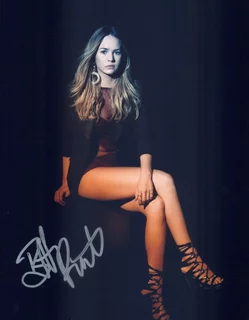 Brittany Robertson autograph