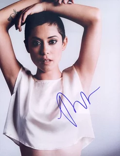 Rosa Salazar autograph