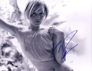 Elisabeth Rohm autograph