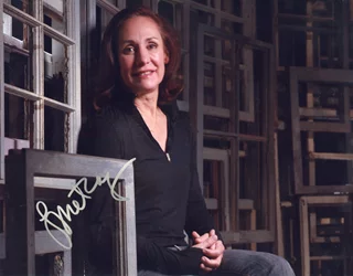 Laurie Metcalf autograph