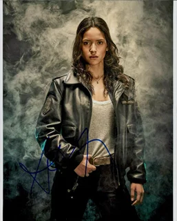 Adria Arjona autograph