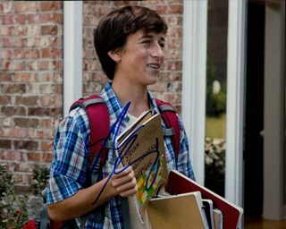Skyler Gisondo autograph