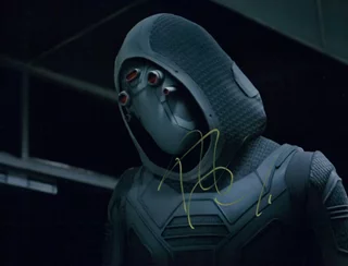 Hannah John-Kamen autograph