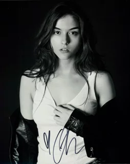 Quinn Shephard autograph