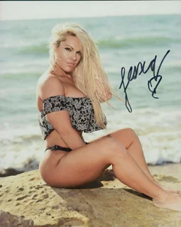 Jessica Valencia autograph