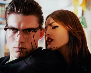 Zane Holtz autograph