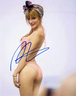 Bella Thorne autograph