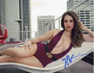 Alison Brie autograph