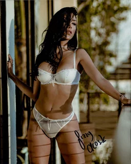 Lizzeth Acosta autograph