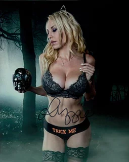 Lizzie Lee autograph