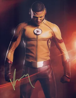 Keiynan Lonsdale autograph