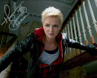 Hannah Spearritt autograph