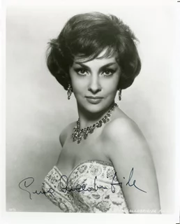 Gina Lollobrigida autograph