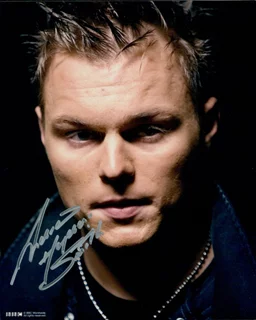 Andrew Hayden-Smith autograph