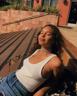 Alisha Boe autograph