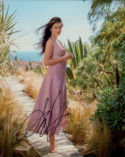 Amber Midthunder autograph