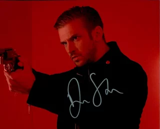 Dan Stevens autograph