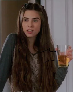 Clara Mamet autograph