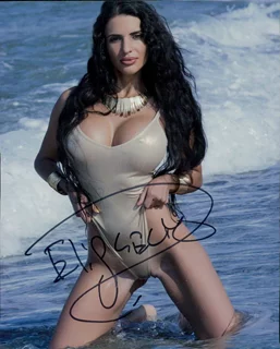 Elif Celik autograph