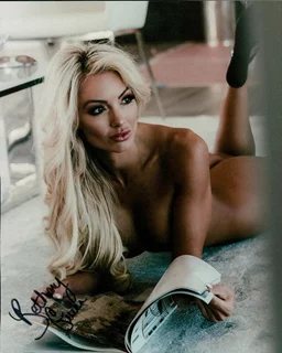 Bethany Giura autograph