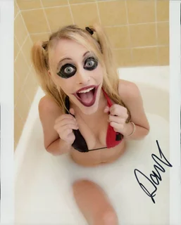 Dani Sciacca autograph