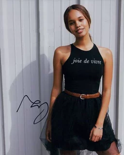 Alisha Boe autograph
