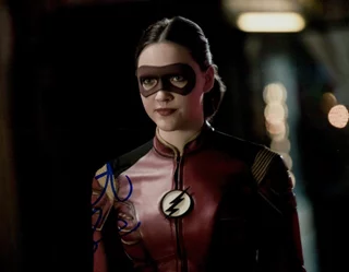 Violett Beane autograph