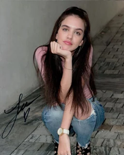 Lilimar Hernandez autograph