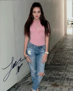 Lilimar Hernandez autograph