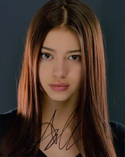 Amber Midthunder autograph