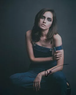 Asta Paredes autograph