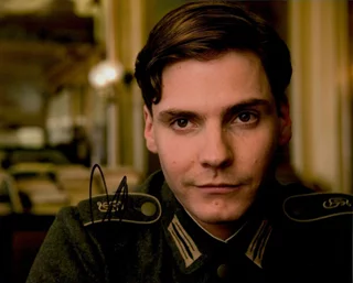 Daniel Bruhl autograph