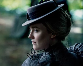 Dakota Fanning autograph