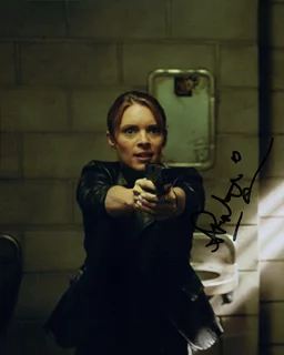 Amy Pemberton autograph