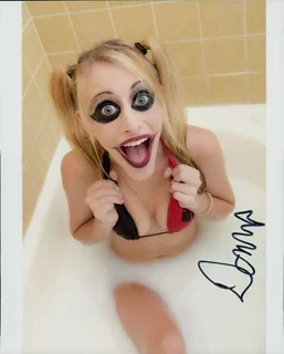 Dani Sciacca autograph