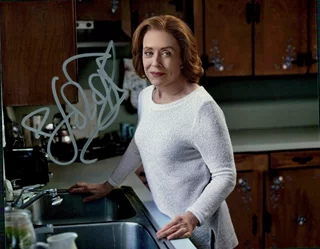 Holland Taylor autograph