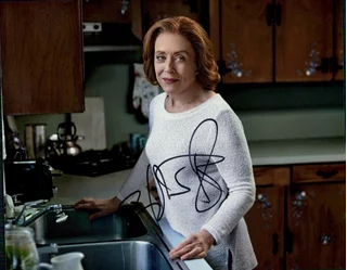 Holland Taylor autograph