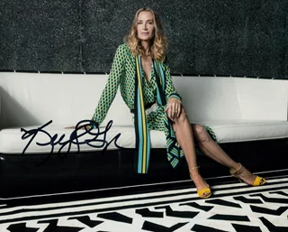 Kelly Lynch autograph