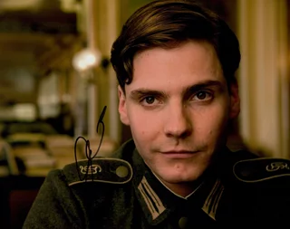 Daniel Bruhl autograph