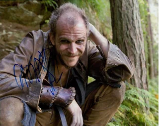 Gustaf Skarsgard autograph