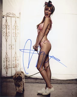 Bella Thorne autograph