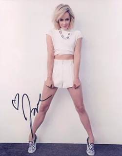Jena Malone autograph