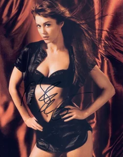 Mary Elizabeth Winstead autograph