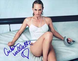 Amber Valletta autograph