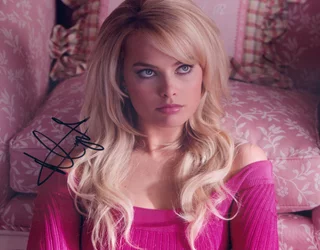 Margot  Robbie autograph