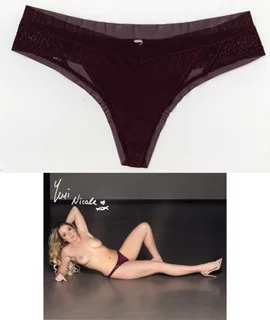 Lexi Nicole autograph