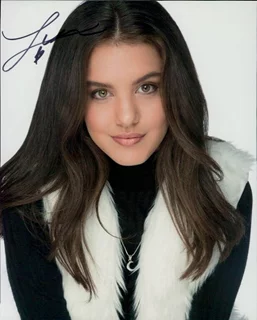 Lilimar Hernandez autograph