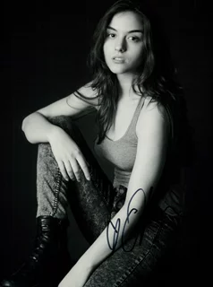 Quinn Shephard autograph